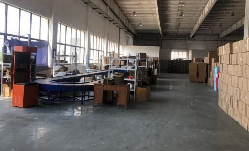 深夜倉庫的嘆息